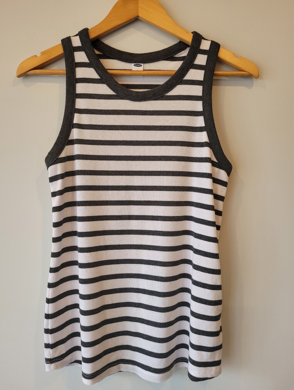 Old Navy Women's Medium Ribbed Striped High Neck Tank Top Gray White EUC
